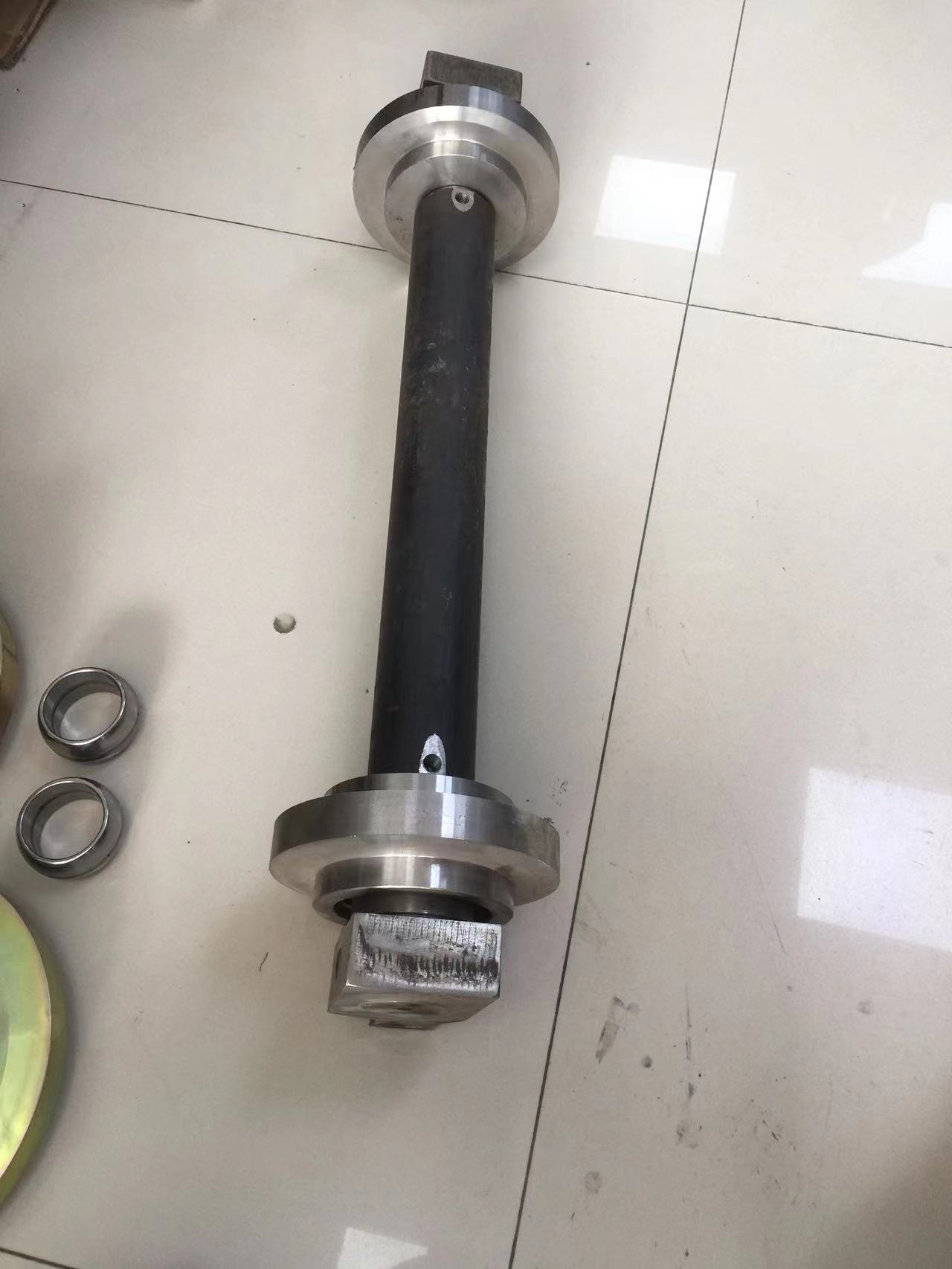 徐工1356摊铺机涨紧轮
